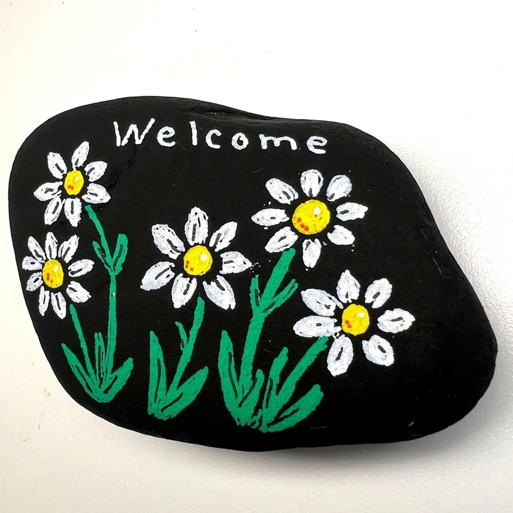 Hand painted WELCOME Rock with daisies